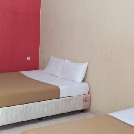 Hotel Nirwana Situbondo Redpartner Banyuanget Exteriör bild