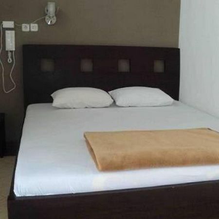Hotel Nirwana Situbondo Redpartner Banyuanget Exteriör bild