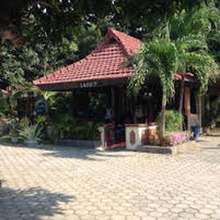 Hotel Nirwana Situbondo Redpartner Banyuanget Exteriör bild