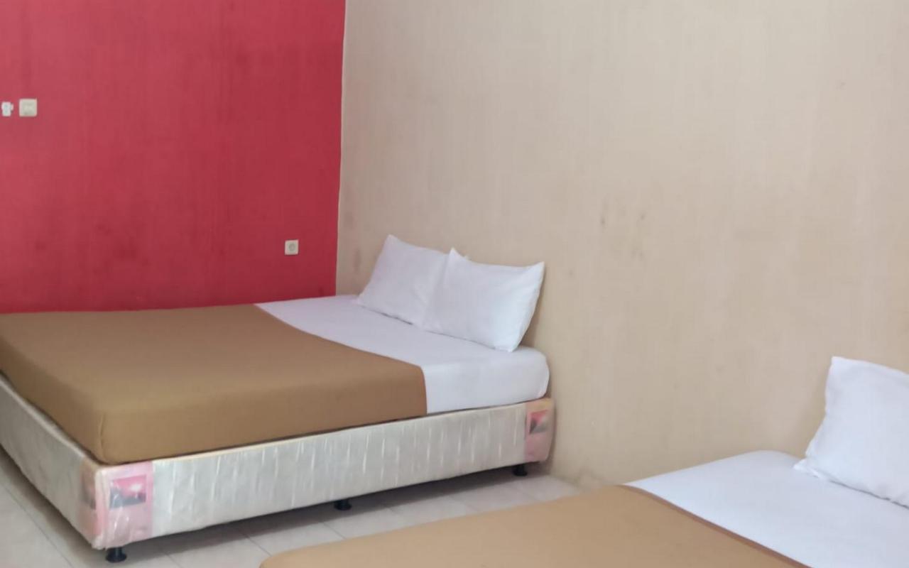 Hotel Nirwana Situbondo Redpartner Banyuanget Exteriör bild