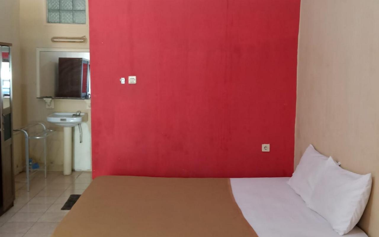 Hotel Nirwana Situbondo Redpartner Banyuanget Exteriör bild