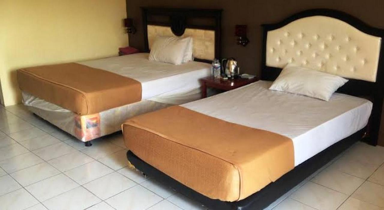 Hotel Nirwana Situbondo Redpartner Banyuanget Exteriör bild