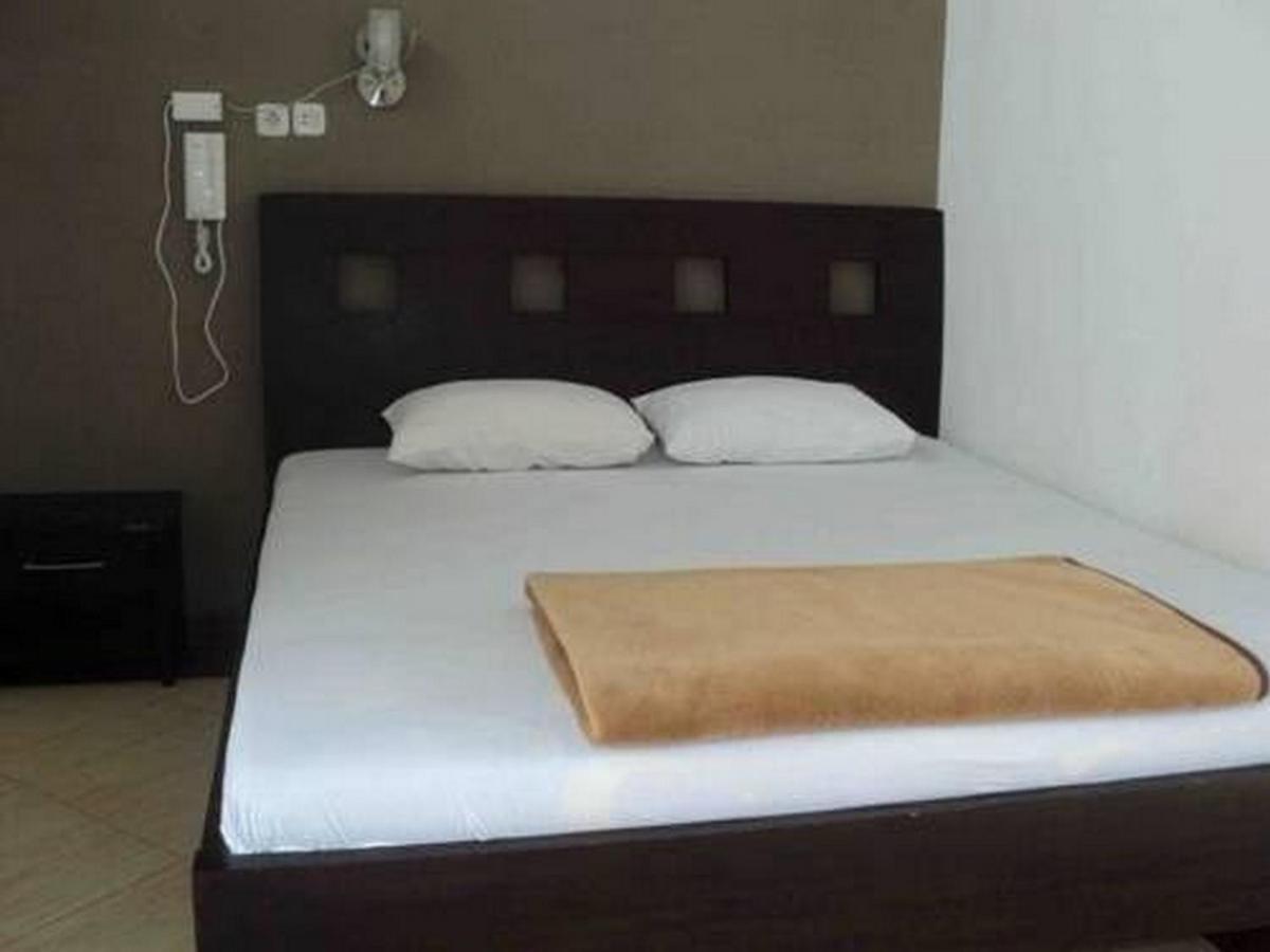 Hotel Nirwana Situbondo Redpartner Banyuanget Exteriör bild