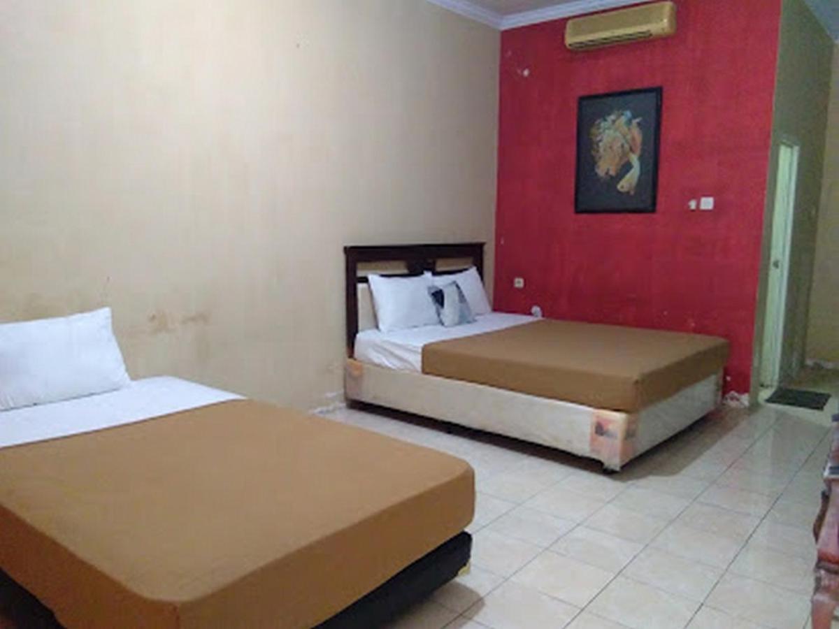 Hotel Nirwana Situbondo Redpartner Banyuanget Exteriör bild